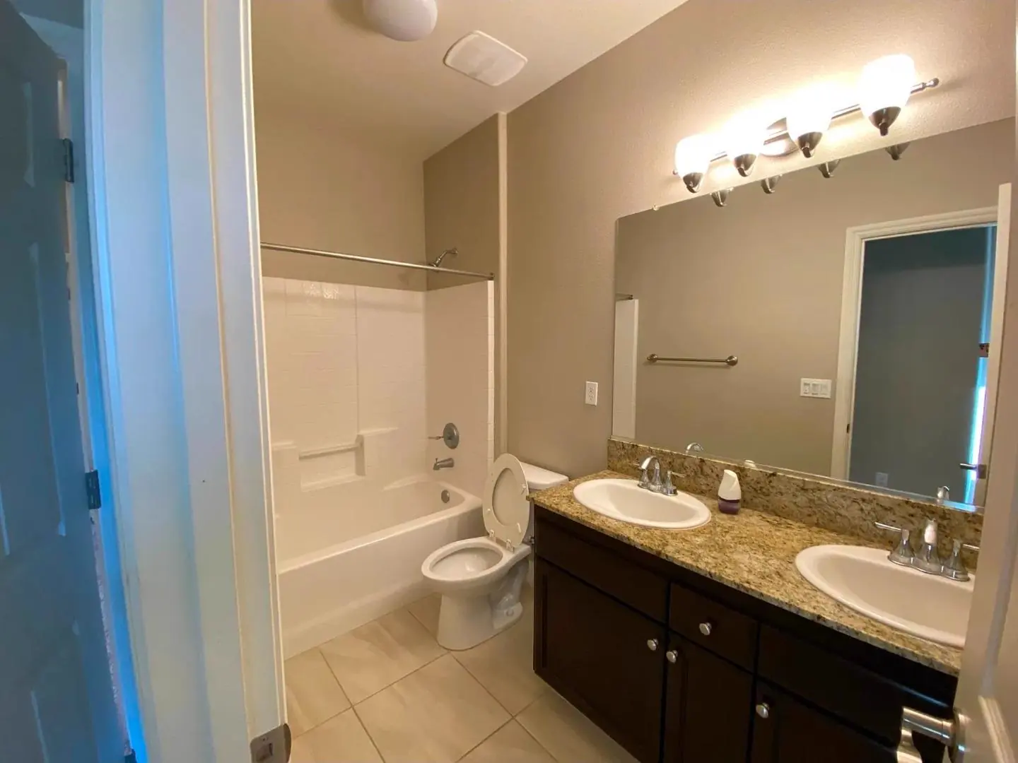 526 Castlerock Ct, Los Banos — 3