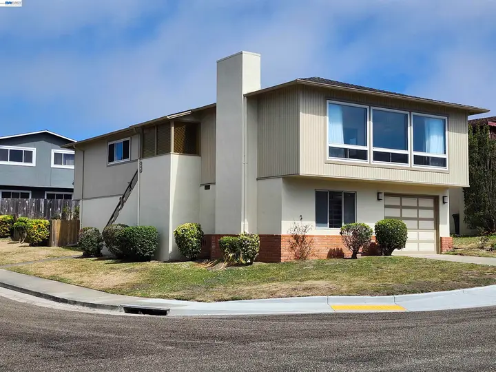 110 Sunshine Dr, Pacifica