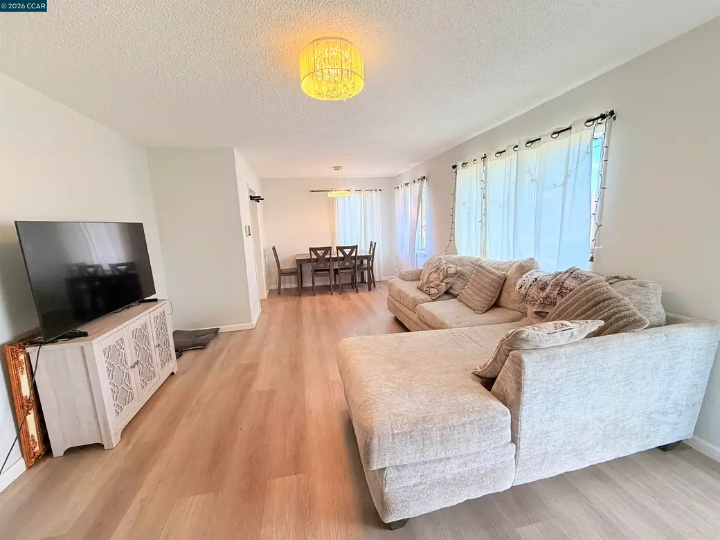 238 Fitzpatrick Rd, Oakland — 2