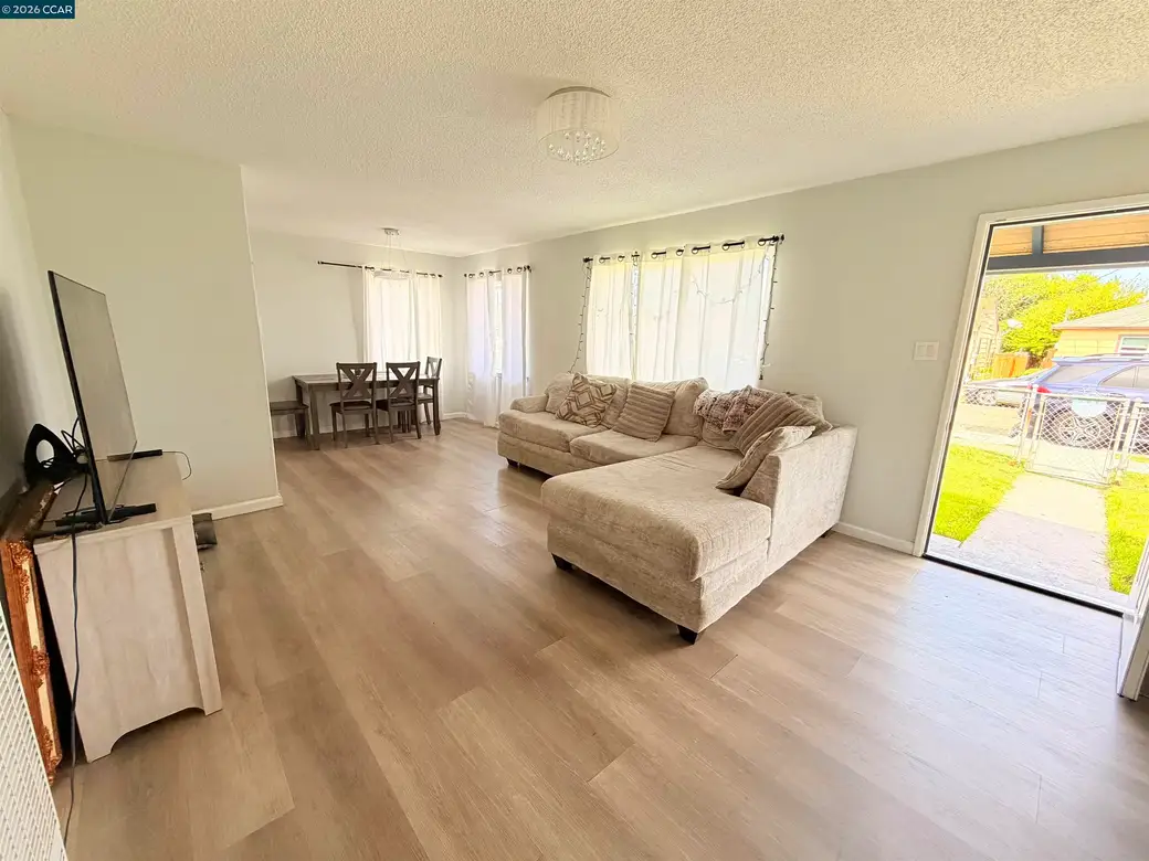238 Fitzpatrick Rd, Oakland — 3
