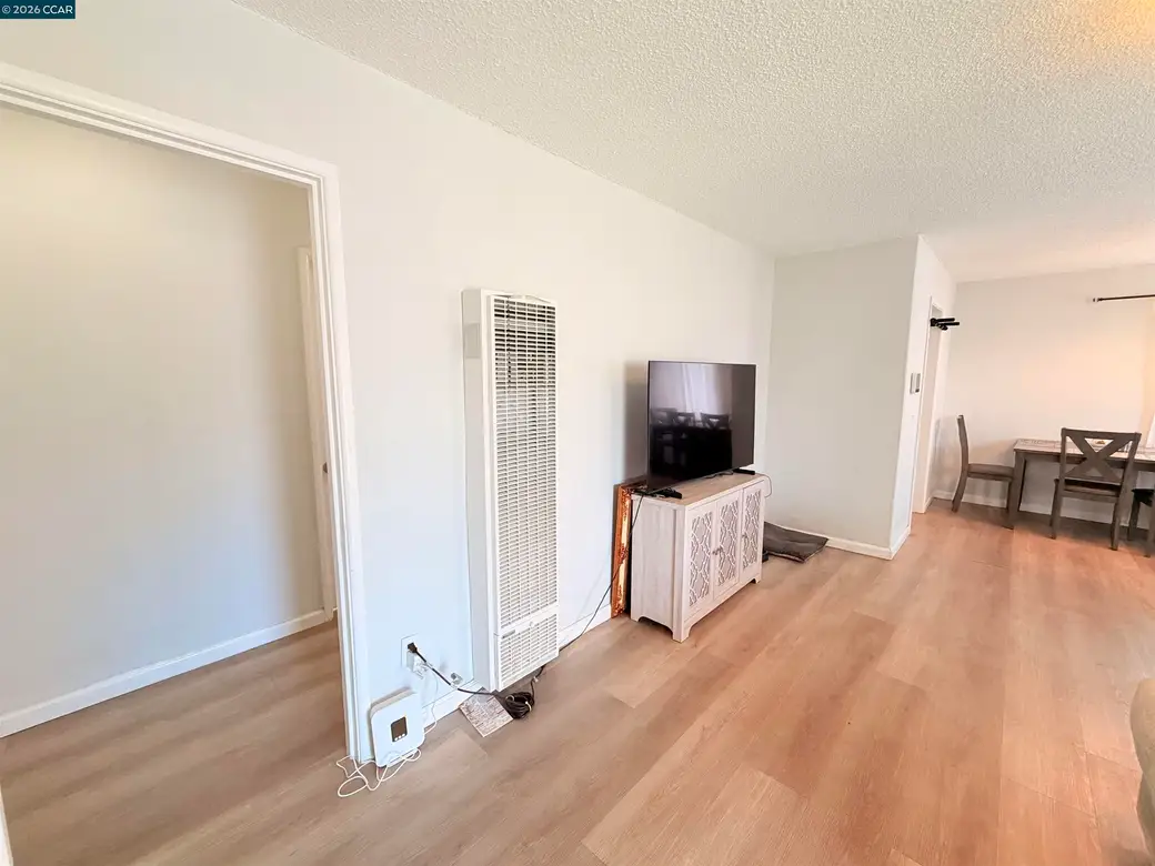 238 Fitzpatrick Rd, Oakland — 4
